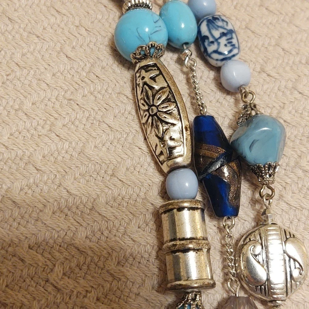 Avon Vintage Beaded Three Strand Necklace - Picture 4 of 6